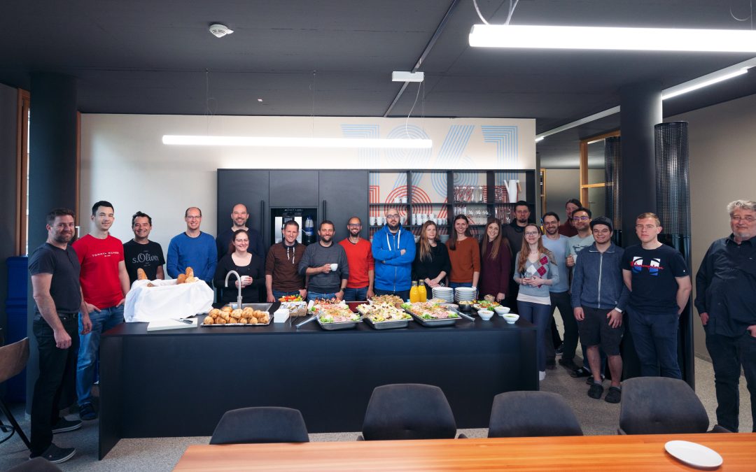 Dieses Bild zeigt die Smarter Software Crew beim Teamfrühstück im Mai 2023
